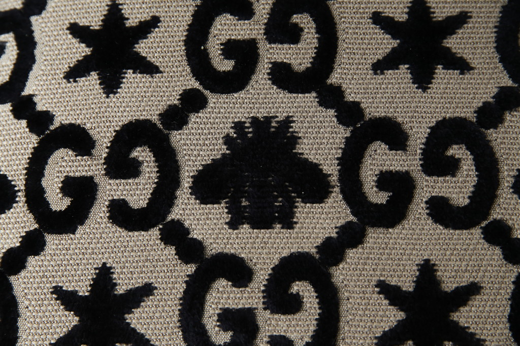 中古　超美品!!　グッチ(GUCCI)　GGジャカード　グッチを象徴するビー(ハチ)&スターモチーフのファブリックがおしゃれなキアヴァリチェア(ダイニングチェア、椅子、イス)(定価約37万4千円)(R-083320)