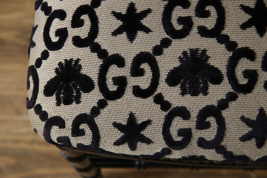 中古　超美品!!　グッチ(GUCCI)　GGジャカード　グッチを象徴するビー(ハチ)&スターモチーフのファブリックがおしゃれなキアヴァリチェア(ダイニングチェア、椅子、イス)(定価約37万4千円)(R-083320)