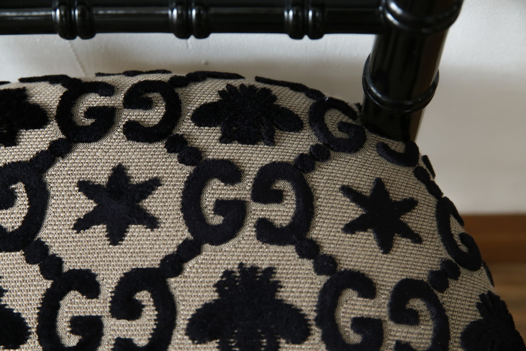 中古　超美品!!　グッチ(GUCCI)　GGジャカード　グッチを象徴するビー(ハチ)&スターモチーフのファブリックがおしゃれなキアヴァリチェア(ダイニングチェア、椅子、イス)(定価約37万4千円)(R-083320)