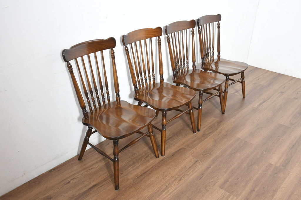 中古　美品　カリモク家具(karimoku)　コロニアルシリーズ(Colonial)　クラシカルな美しさと快適性を兼ね備えたウィンザーチェア4脚セット(ダイニングチェア、アームレスチェア、椅子、イス、バラ売り可能)(R-082710)
