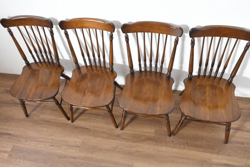 中古　美品　カリモク家具(karimoku)　コロニアルシリーズ(Colonial)　クラシカルな美しさと快適性を兼ね備えたウィンザーチェア4脚セット(ダイニングチェア、アームレスチェア、椅子、イス、バラ売り可能)(R-082710)