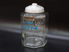 昭和レトロ　カマダの虫よけネオパラゾールの文字入り　レトロなディスプレイが叶う古い八角ガラス瓶(キャニスター、ガラスビン、硝子、フタ付き、小物入れ、ディスプレイ雑貨、古道具、店舗什器)(R-076860)