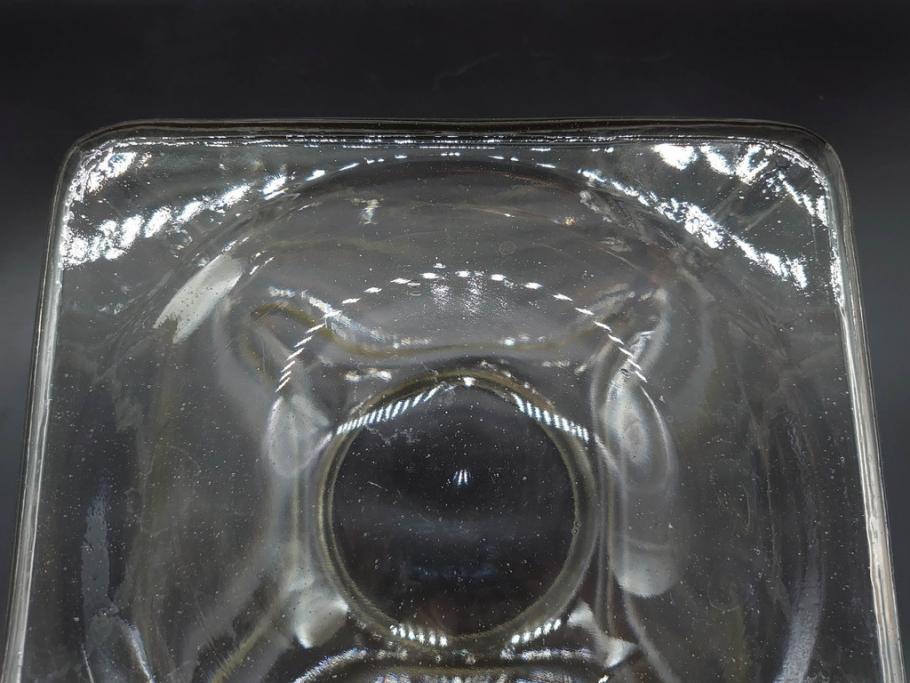 アンティーク雑貨　当時物　デッドストック　アルミ蓋　お洒落なディスプレイが叶うレトロなガラス瓶(角型、角瓶、キャニスター、ガラスビン、菓子瓶、硝子、フタ付き、小物入れ、ディスプレイ雑貨、古道具、店舗什器)(R-076858)