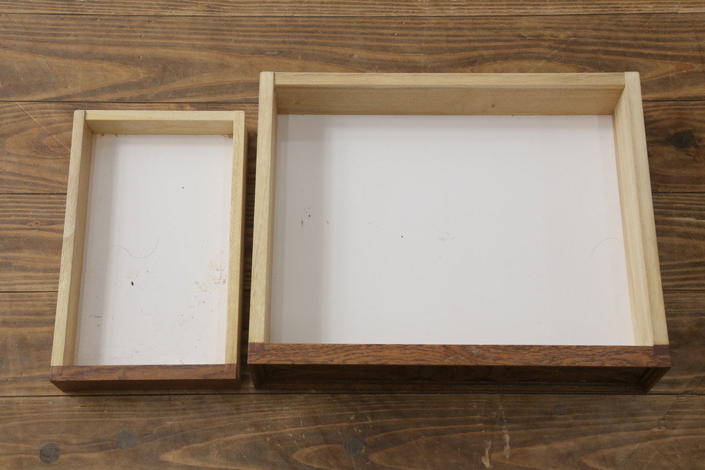 中古　神戸洋家具　彫刻入りで華やかなドレッサーとスツールのセット(化粧台、鏡台、ミラー、イス、椅子)(R-076428)