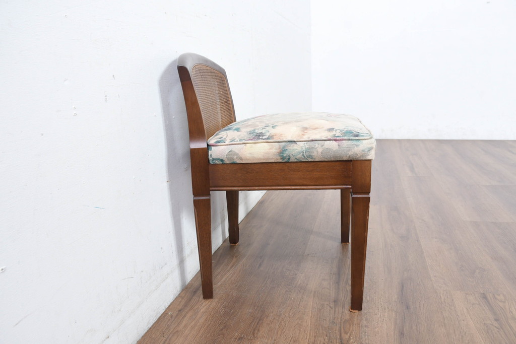 中古　maruni(マルニ木工)　品のある佇まいが魅力的なチェア1脚(ダイニングチェア、椅子、イス、アームレスチェア)(R-083368)
