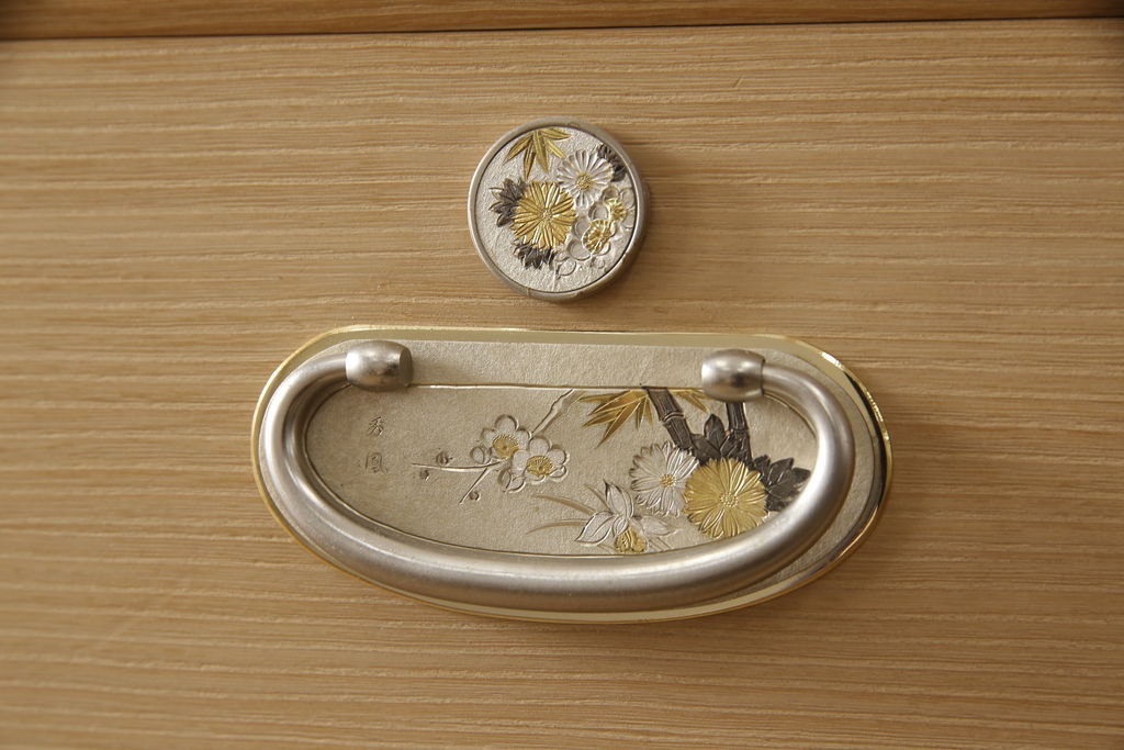 中古　最高級　伝統工芸士　中山昌二作　かくし付き　凛とした佇まいが気品を感じさせる加茂総桐箪笥(大丸、四方丸、桐たんす、着物箪笥、衣装タンス、和タンス)(定価約240万)(R-061956)