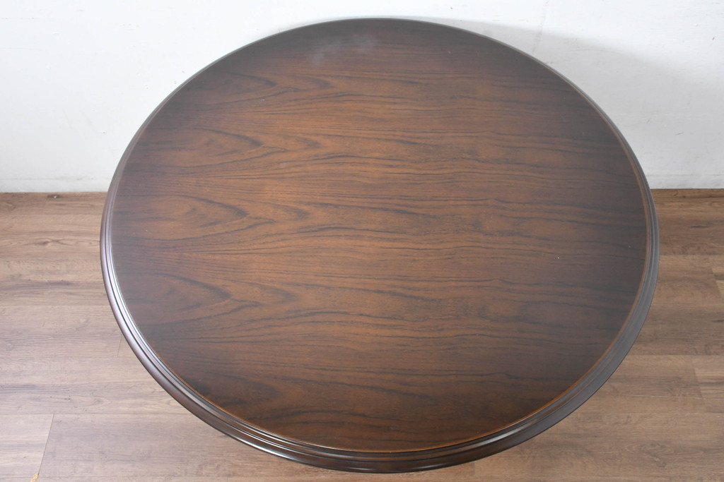 中古　カリモク家具(karimoku)　COLONIAL(コロニアル)シリーズ　カントリースタイルの柔らかな雰囲気の丸型ダイニングテーブル(ラウンドテーブル、丸テーブル、二人掛け、四人掛け、2人用、4人用、円卓)(R-083364)