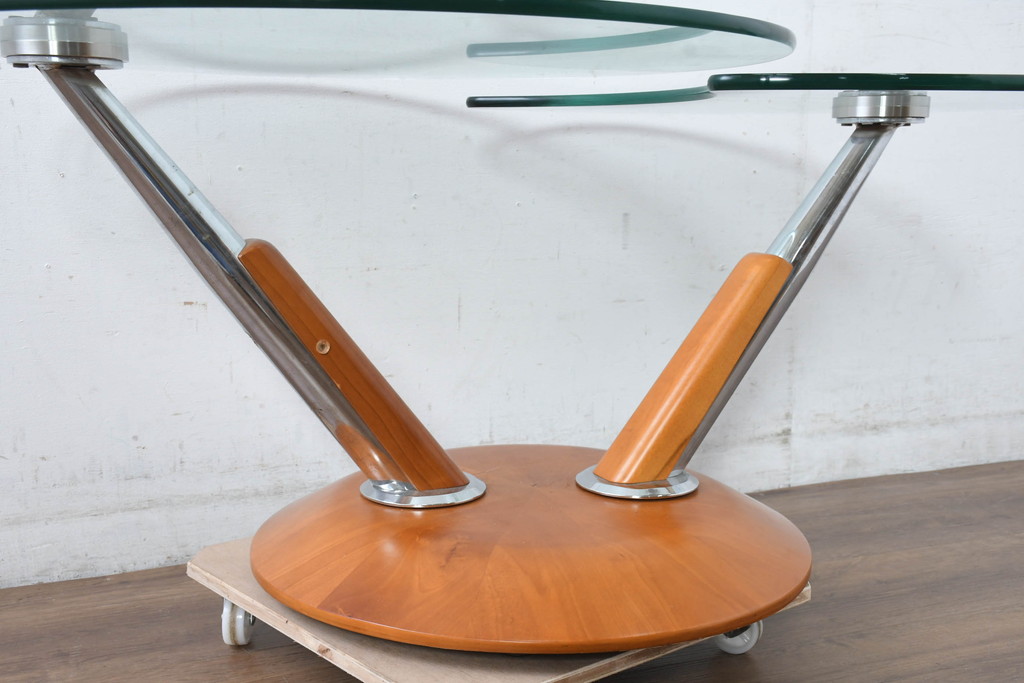 中古　美品　IDC大塚家具取り扱い　ドイツ高級家具　Ronald Schmitt (ロナルドシュミット)　スタイリッシュな佇まいの可動式ガラステーブル(センターテーブル、リビングテーブル、カフェテーブル、コーヒーテーブル)(R-083349)