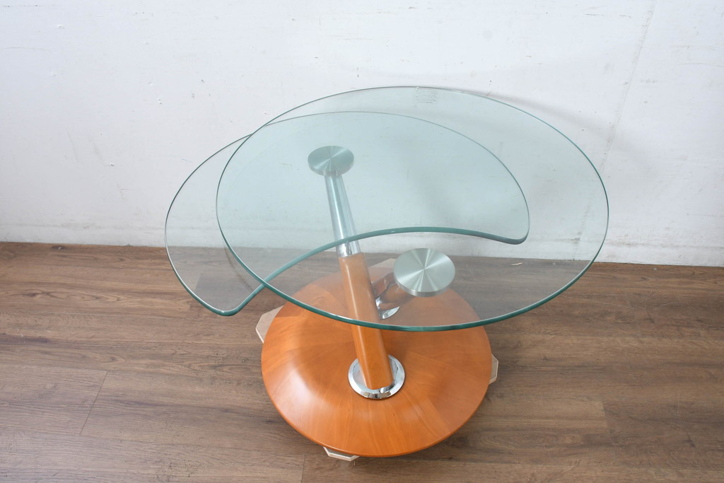 中古　美品　IDC大塚家具取り扱い　ドイツ高級家具　Ronald Schmitt (ロナルドシュミット)　スタイリッシュな佇まいの可動式ガラステーブル(センターテーブル、リビングテーブル、カフェテーブル、コーヒーテーブル)(R-083349)