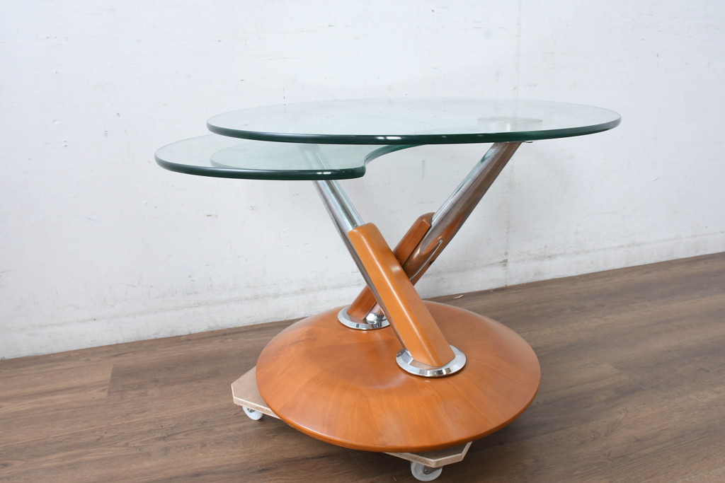 中古　美品　IDC大塚家具取り扱い　ドイツ高級家具　Ronald Schmitt (ロナルドシュミット)　スタイリッシュな佇まいの可動式ガラステーブル(センターテーブル、リビングテーブル、カフェテーブル、コーヒーテーブル)(R-083349)