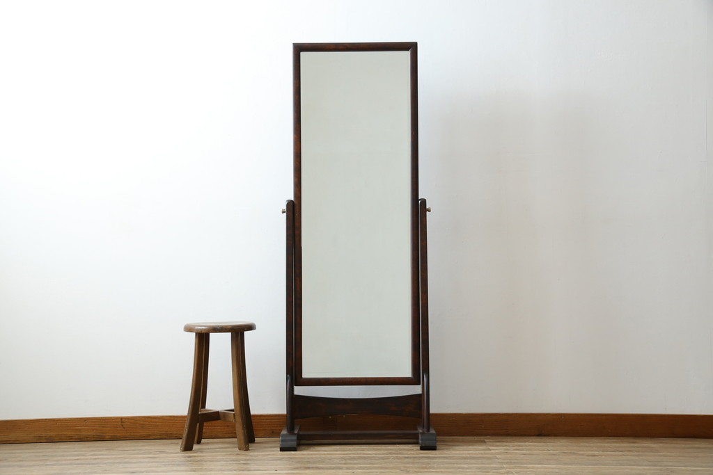 中古　松本民芸家具　シンプルながら品の良い佇まいが魅力のD型姿見(スタンドミラー、鏡)(定価約14万8千円)(R-079536)