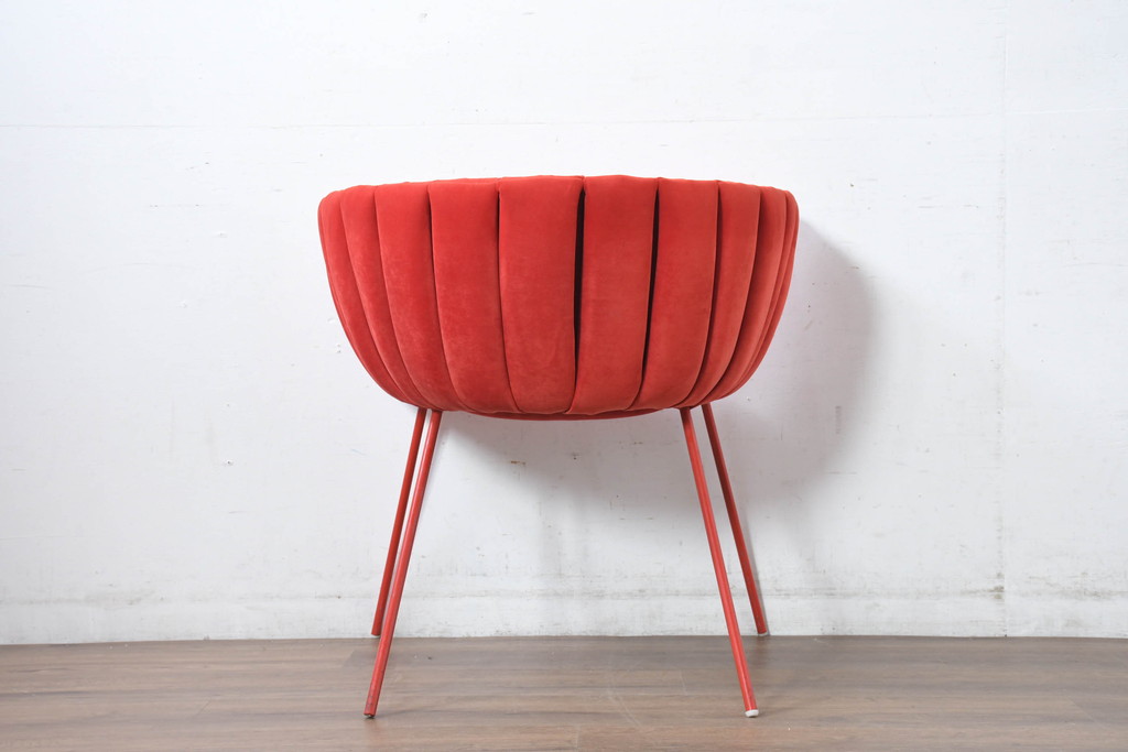 中古　美品　展示品　高級家具ブランド　Abita Style(アビタスタイル)　優雅なレッドカラーとミッドセンチュリーデザインが空間のアクセントになるラウンジチェア(アームチェア、椅子、イス)(定価約10万5千円)(R-083259)