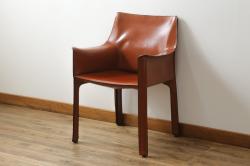中古　Cassina(カッシーナ)　413　CAB(キャブ)　MARIO BELLINI(マリオベリーニ)　本革(レザー)　シンプルモダンな空間づくりに活躍するアームチェア(ダイニングチェア、椅子、イス)(定価約41万8千円)(R-075849)