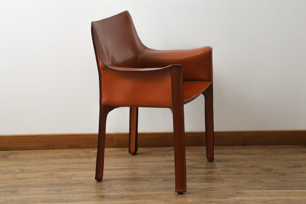 中古　Cassina(カッシーナ)　413　CAB(キャブ)　MARIO BELLINI(マリオベリーニ)　本革(レザー)　シンプルモダンな空間づくりに活躍するアームチェア(ダイニングチェア、椅子、イス)(定価約41万8千円)(R-075849)