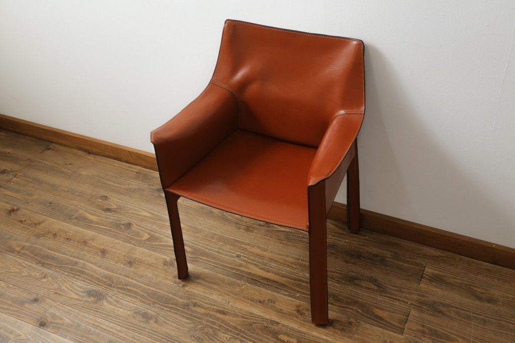 中古　Cassina(カッシーナ)　413　CAB(キャブ)　MARIO BELLINI(マリオベリーニ)　本革(レザー)　シンプルモダンな空間づくりに活躍するアームチェア(ダイニングチェア、椅子、イス)(定価約41万8千円)(R-075849)