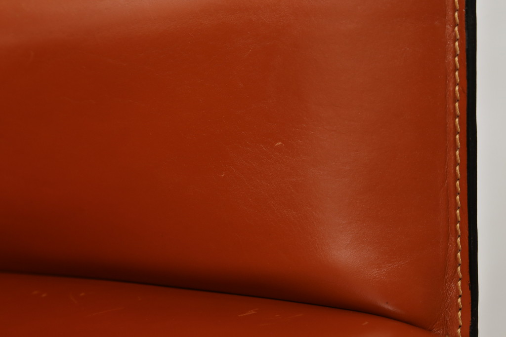 中古　Cassina(カッシーナ)　413　CAB(キャブ)　MARIO BELLINI(マリオベリーニ)　本革(レザー)　シンプルモダンな空間づくりに活躍するアームチェア(ダイニングチェア、椅子、イス)(定価約41万8千円)(R-075849)