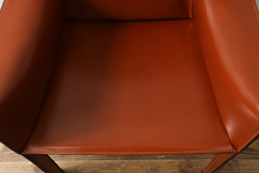 中古　Cassina(カッシーナ)　413　CAB(キャブ)　MARIO BELLINI(マリオベリーニ)　本革(レザー)　シンプルモダンな空間づくりに活躍するアームチェア(ダイニングチェア、椅子、イス)(定価約41万8千円)(R-075849)