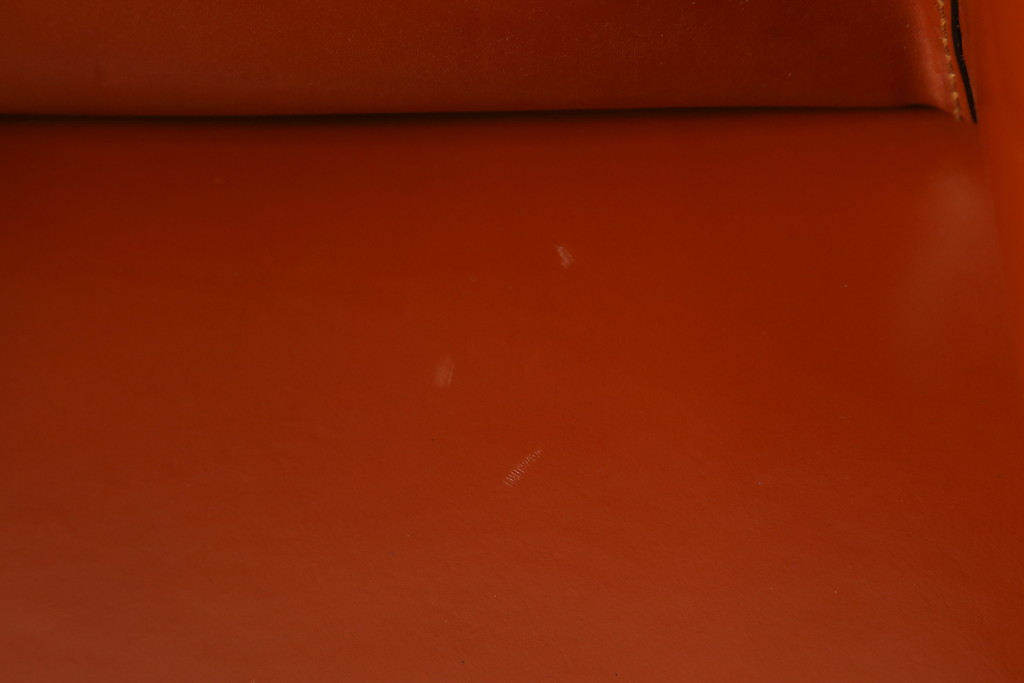 中古　Cassina(カッシーナ)　413　CAB(キャブ)　MARIO BELLINI(マリオベリーニ)　本革(レザー)　シンプルモダンな空間づくりに活躍するアームチェア(ダイニングチェア、椅子、イス)(定価約41万8千円)(R-075849)