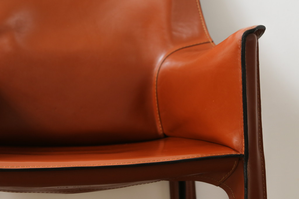 中古　Cassina(カッシーナ)　413　CAB(キャブ)　MARIO BELLINI(マリオベリーニ)　本革(レザー)　シンプルモダンな空間づくりに活躍するアームチェア(ダイニングチェア、椅子、イス)(定価約41万8千円)(R-075849)