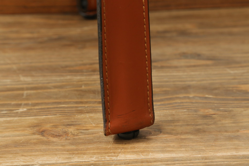 中古　Cassina(カッシーナ)　413　CAB(キャブ)　MARIO BELLINI(マリオベリーニ)　本革(レザー)　シンプルモダンな空間づくりに活躍するアームチェア(ダイニングチェア、椅子、イス)(定価約41万8千円)(R-075849)