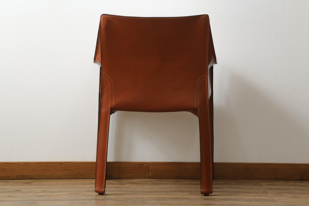 中古　Cassina(カッシーナ)　413　CAB(キャブ)　MARIO BELLINI(マリオベリーニ)　本革(レザー)　シンプルモダンな空間づくりに活躍するアームチェア(ダイニングチェア、椅子、イス)(定価約41万8千円)(R-075849)