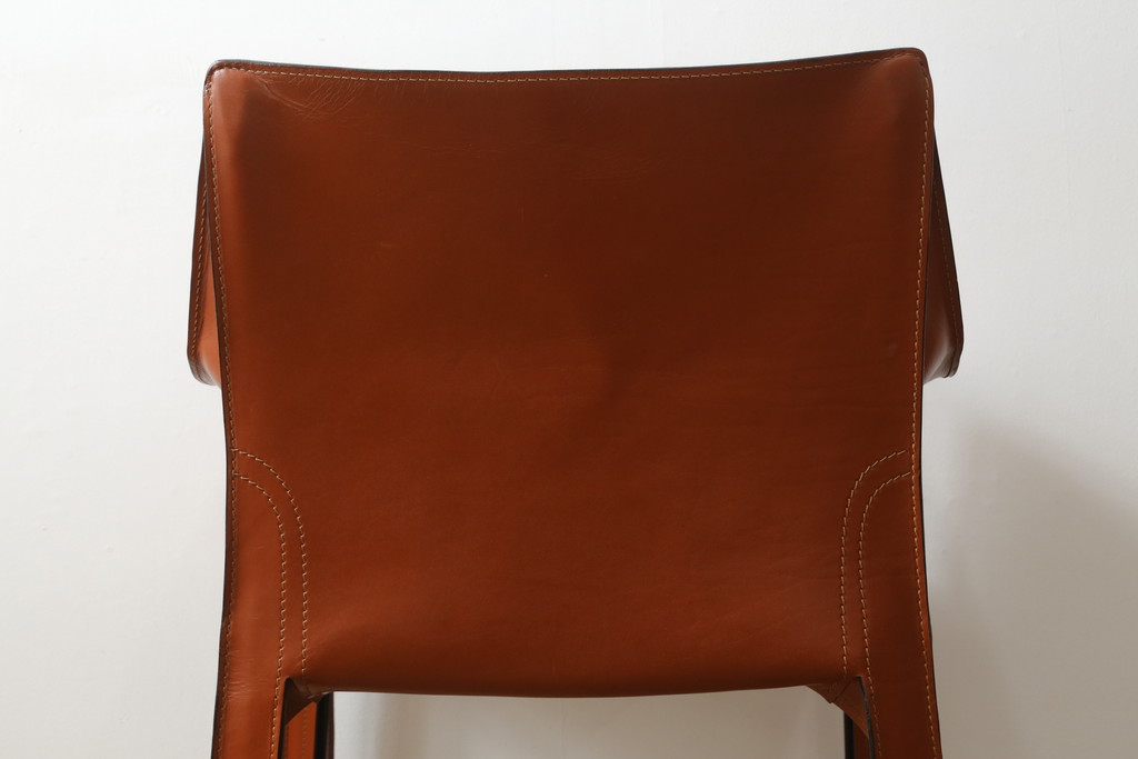中古　Cassina(カッシーナ)　413　CAB(キャブ)　MARIO BELLINI(マリオベリーニ)　本革(レザー)　シンプルモダンな空間づくりに活躍するアームチェア(ダイニングチェア、椅子、イス)(定価約41万8千円)(R-075849)