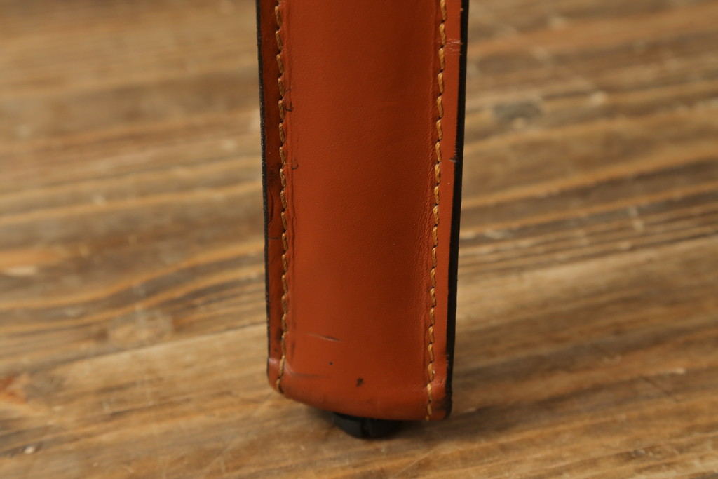 中古　Cassina(カッシーナ)　413　CAB(キャブ)　MARIO BELLINI(マリオベリーニ)　本革(レザー)　シンプルモダンな空間づくりに活躍するアームチェア(ダイニングチェア、椅子、イス)(定価約41万8千円)(R-075849)