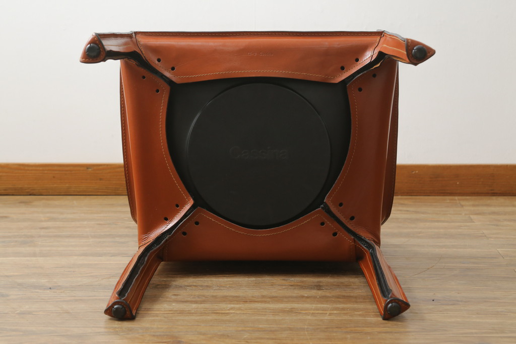 中古　Cassina(カッシーナ)　413　CAB(キャブ)　MARIO BELLINI(マリオベリーニ)　本革(レザー)　シンプルモダンな空間づくりに活躍するアームチェア(ダイニングチェア、椅子、イス)(定価約41万8千円)(R-075849)