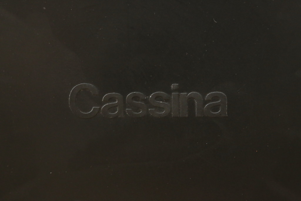 中古　Cassina(カッシーナ)　413　CAB(キャブ)　MARIO BELLINI(マリオベリーニ)　本革(レザー)　シンプルモダンな空間づくりに活躍するアームチェア(ダイニングチェア、椅子、イス)(定価約41万8千円)(R-075849)