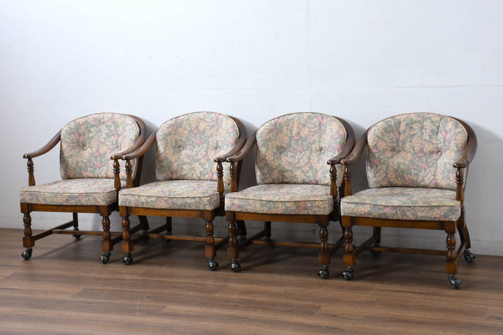 中古　カリモク家具(karimoku)　ゆったりと座れるキャスター付きダイニングアームチェア4脚セット(ダイニングチェア、イス、椅子、バラ売り可能)(定価4脚で約32万円)(R-083251)