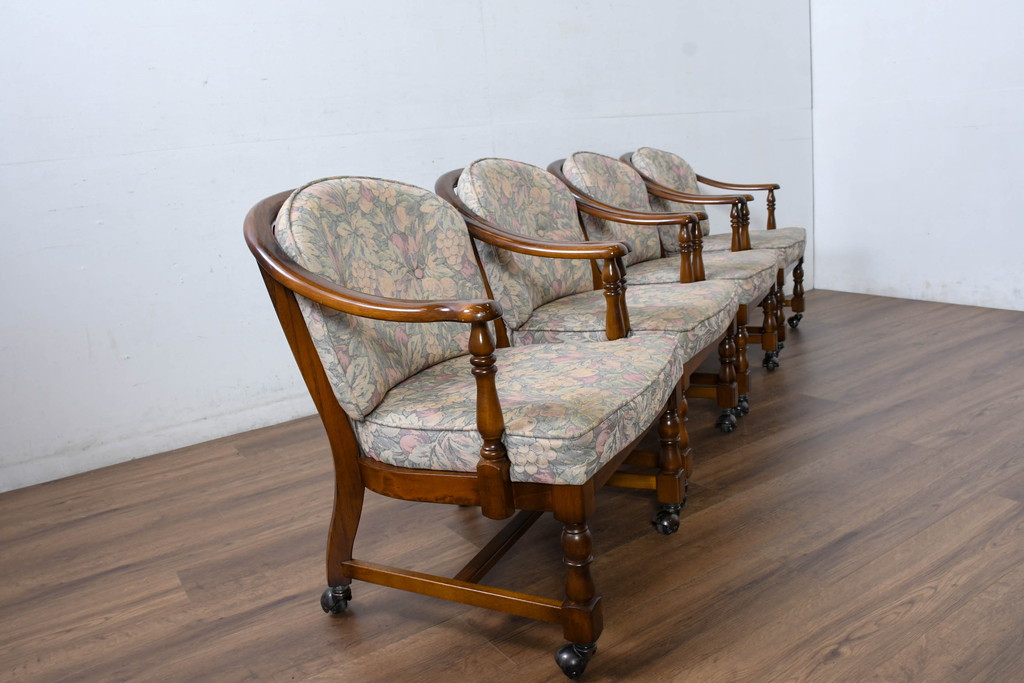 中古　カリモク家具(karimoku)　ゆったりと座れるキャスター付きダイニングアームチェア4脚セット(ダイニングチェア、イス、椅子、バラ売り可能)(定価4脚で約32万円)(R-083251)