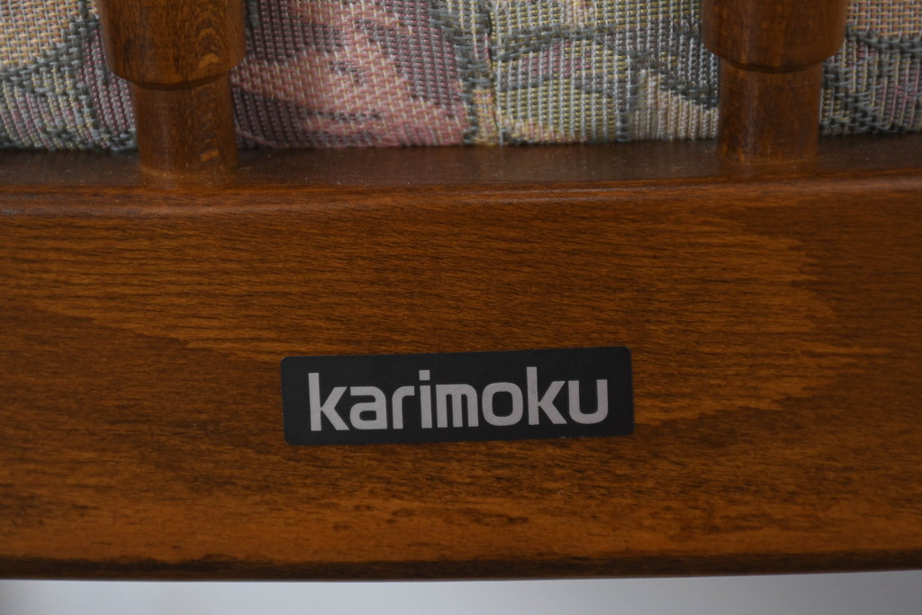 中古　カリモク家具(karimoku)　ゆったりと座れるキャスター付きダイニングアームチェア4脚セット(ダイニングチェア、イス、椅子、バラ売り可能)(定価4脚で約32万円)(R-083251)