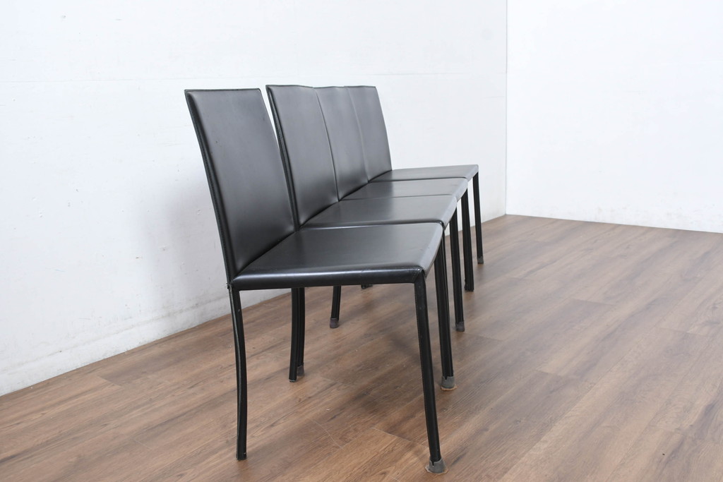 中古　美品　イタリア　calligaris(カリガリス)　本革　洗練されたデザインで高級感と快適さを兼ね備えた上質なダイニングチェア4脚セット(レザー、イス、椅子、ばら売可能)(R-083250)
