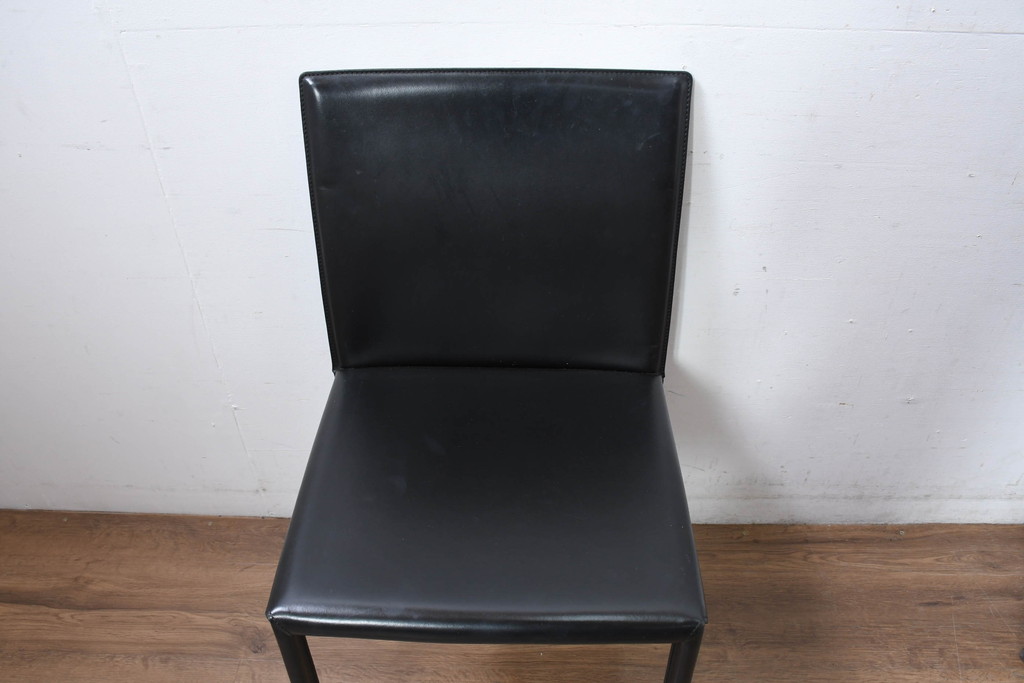 中古　美品　イタリア　calligaris(カリガリス)　本革　洗練されたデザインで高級感と快適さを兼ね備えた上質なダイニングチェア4脚セット(レザー、イス、椅子、ばら売可能)(R-083250)