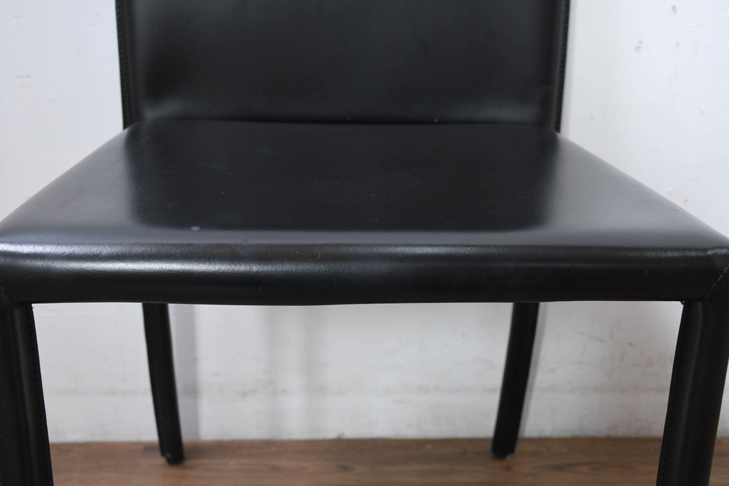 中古　美品　イタリア　calligaris(カリガリス)　本革　洗練されたデザインで高級感と快適さを兼ね備えた上質なダイニングチェア4脚セット(レザー、イス、椅子、ばら売可能)(R-083250)