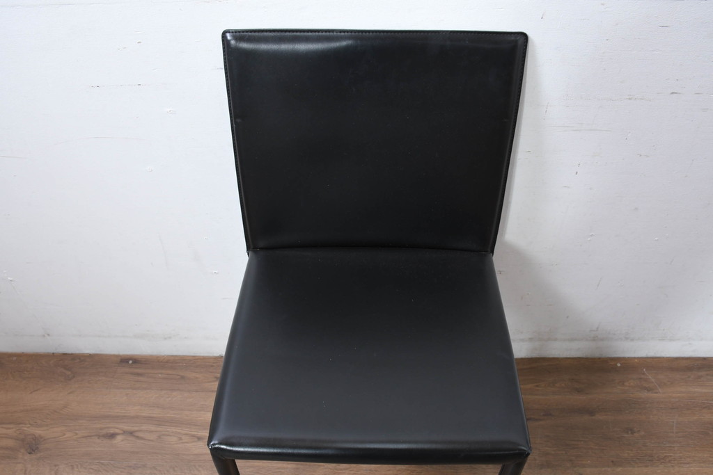 中古　美品　イタリア　calligaris(カリガリス)　本革　洗練されたデザインで高級感と快適さを兼ね備えた上質なダイニングチェア4脚セット(レザー、イス、椅子、ばら売可能)(R-083250)