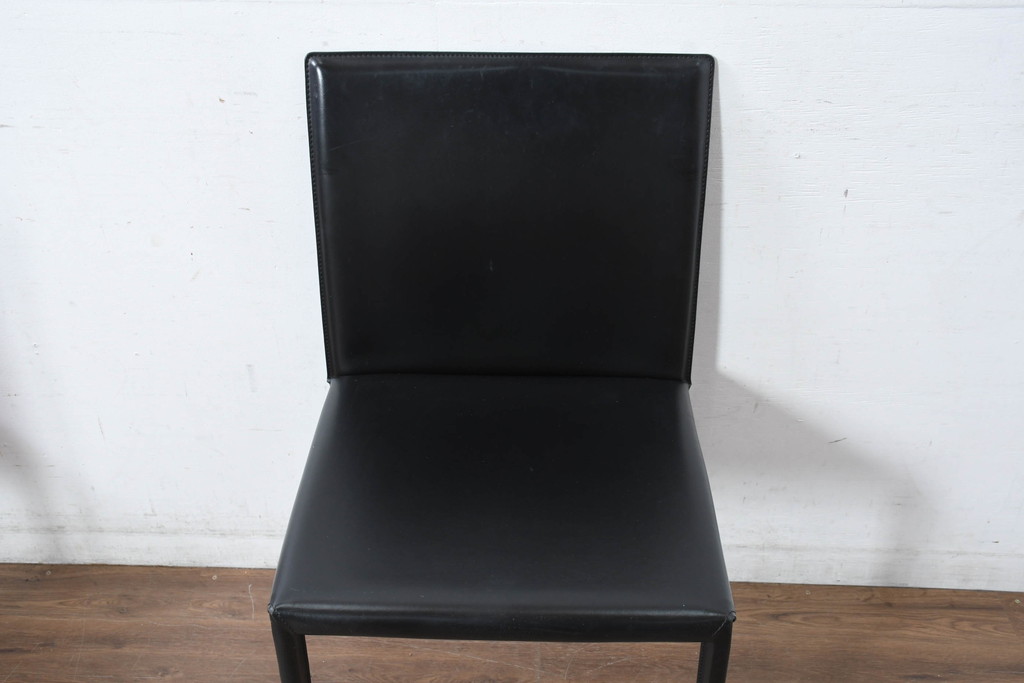 中古　美品　イタリア　calligaris(カリガリス)　本革　洗練されたデザインで高級感と快適さを兼ね備えた上質なダイニングチェア4脚セット(レザー、イス、椅子、ばら売可能)(R-083250)