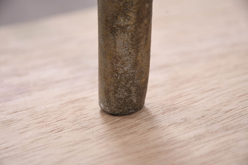 中古　南米ホンジュラス製　天板大理石　シンプルながらも視線を引きつける洗練された装飾が素敵なアンティーク調コーヒーテーブル(サイドテーブル、カフェテーブル、花台、飾り台)(R-083253)