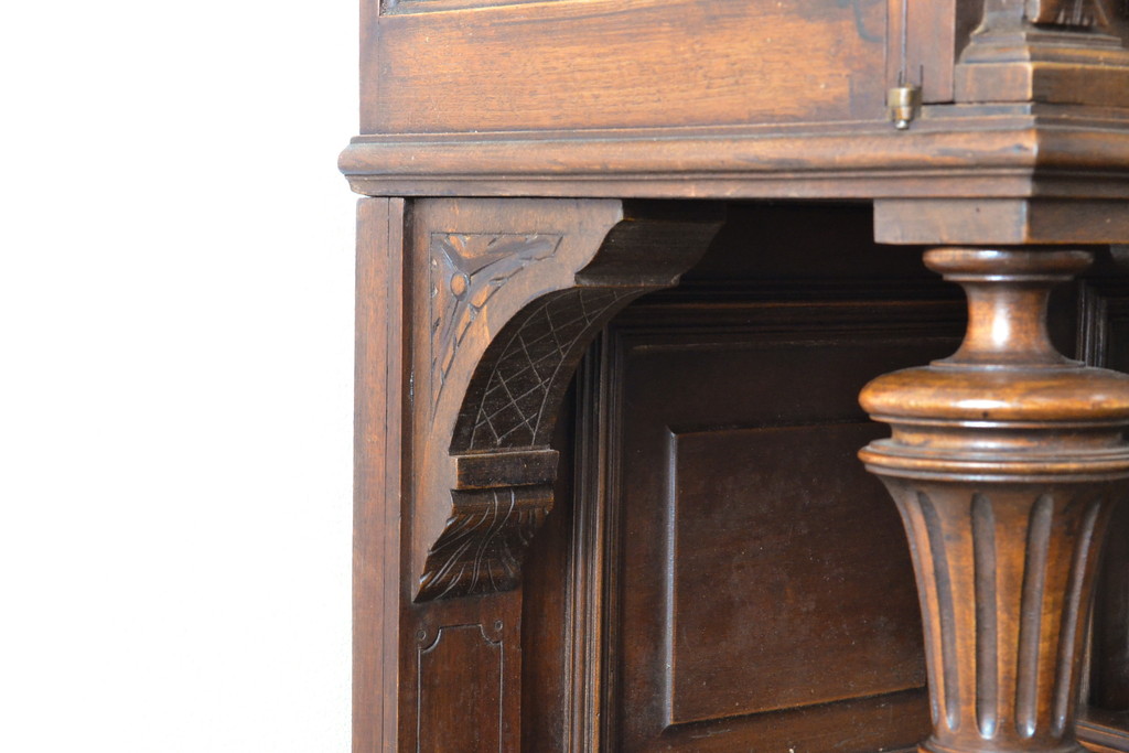 特大最高級!　イギリスアンティーク　マホガニー材　彫刻の素晴らしい二段重ねパーラーキャビネット(食器棚、戸棚、収納棚、カップボード)(R-058375)