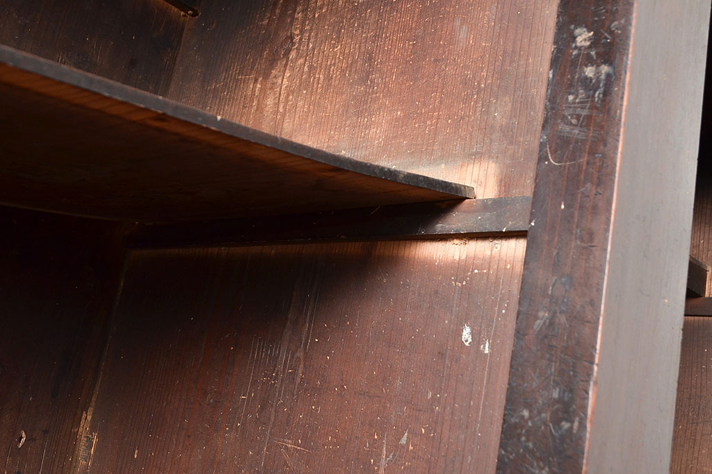 アンティーク家具　堅牢な鎧戸が和の空間を高める重ね水屋箪笥(収納棚、戸棚、キャビネット)(R-039762)