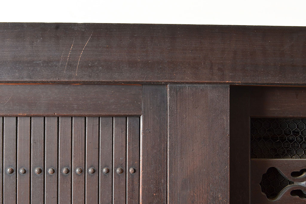 アンティーク家具　堅牢な鎧戸が和の空間を高める重ね水屋箪笥(収納棚、戸棚、キャビネット)(R-039762)