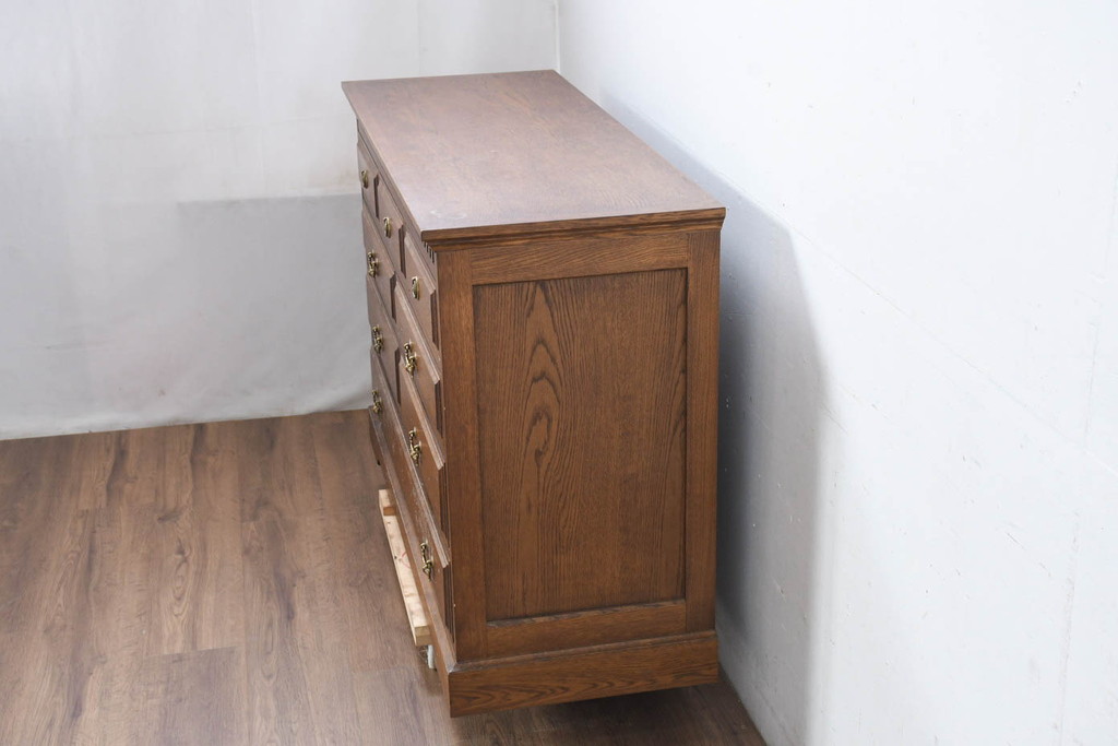 中古　美品　デパート別注　ナラ(楢)材　上質な美しさと機能性を兼ね備えた木目が魅力的なチェスト(洋服タンス、サイドチェスト、衣装箪笥、整理箪笥、収納箪笥、引き出し)(定価約34万円)(R-083178)