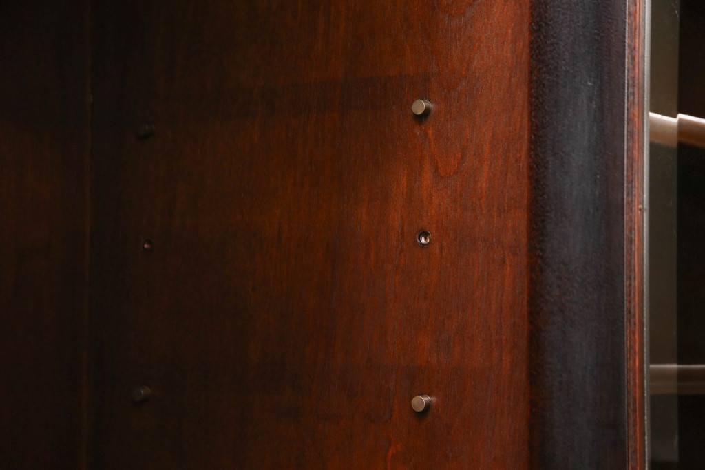和製ビンテージ　九州民芸家具　カバ材(樺材)　上品さと高級感漂う佇まいが魅力の薄型サイドボード(サイドキャビネット、収納棚、戸棚、飾り棚、ヴィンテージ)(R-066970)