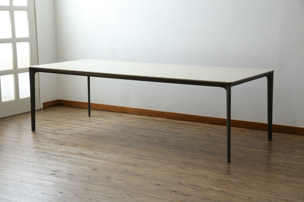 中古　展示品　新品同様品　arflex(アルフレックス)　Patrick Norguet(パトリック・ノルゲ)デザイン　IENA(イエナ)　DEKTON(デクトン)　無駄のない洗練されたデザインが素敵なダイニングテーブル(食卓、6人掛け、作業台、ミーティングテーブル、会議テーブル、打ち合わせテーブル)(定価約123万円)(R-079576)