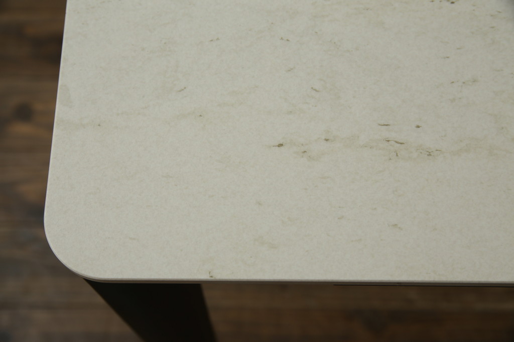 中古　展示品　新品同様品　arflex(アルフレックス)　Patrick Norguet(パトリック・ノルゲ)デザイン　IENA(イエナ)　DEKTON(デクトン)　無駄のない洗練されたデザインが素敵なダイニングテーブル(食卓、6人掛け、作業台、ミーティングテーブル、会議テーブル、打ち合わせテーブル)(定価約123万円)(R-079576)
