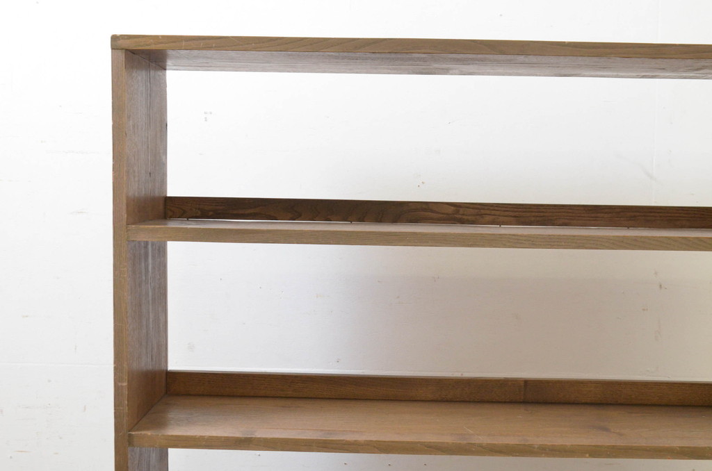 和製アンティーク　栗材　昭和レトロ　シンプルなデザインが取り入れやすい本棚(オープンラック、ブックシェルフ、飾り棚、ディスプレイラック)(R-069442)
