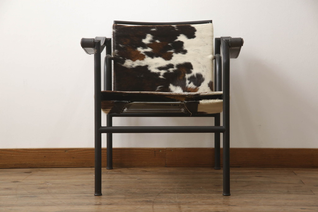 中古　ダメージあり　Cassina(カッシーナ)　ル・コルビュジエ ピエール・ジャンヌレ シャルロット・ペリアン　LC1　個性が光る!ワンランク上の空間づくりにおすすめなスリングチェア(バスキュランチェア、アームチェア、椅子、イス、Le Corbusier)(定価539,000円)(R-070296)