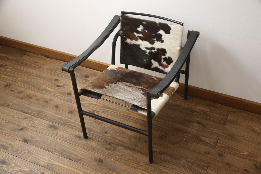 中古　ダメージあり　Cassina(カッシーナ)　ル・コルビュジエ ピエール・ジャンヌレ シャルロット・ペリアン　LC1　個性が光る!ワンランク上の空間づくりにおすすめなスリングチェア(バスキュランチェア、アームチェア、椅子、イス、Le Corbusier)(定価539,000円)(R-070296)