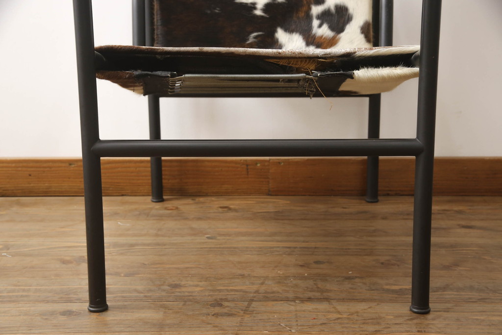 中古　ダメージあり　Cassina(カッシーナ)　ル・コルビュジエ ピエール・ジャンヌレ シャルロット・ペリアン　LC1　個性が光る!ワンランク上の空間づくりにおすすめなスリングチェア(バスキュランチェア、アームチェア、椅子、イス、Le Corbusier)(定価539,000円)(R-070296)