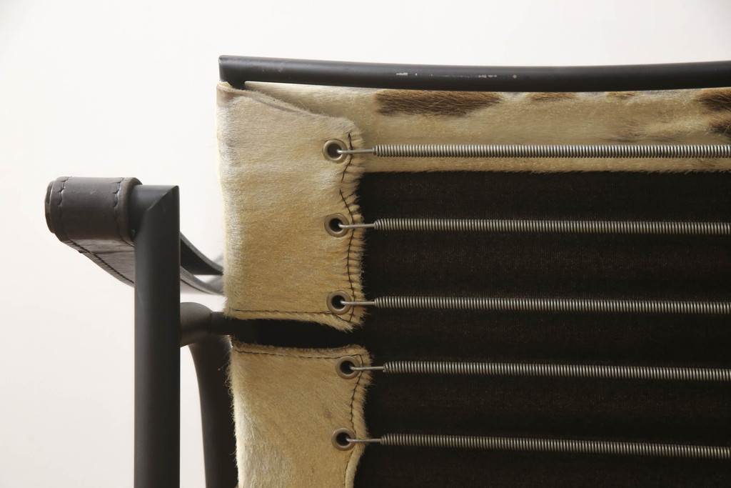 中古　ダメージあり　Cassina(カッシーナ)　ル・コルビュジエ ピエール・ジャンヌレ シャルロット・ペリアン　LC1　個性が光る!ワンランク上の空間づくりにおすすめなスリングチェア(バスキュランチェア、アームチェア、椅子、イス、Le Corbusier)(定価539,000円)(R-070296)